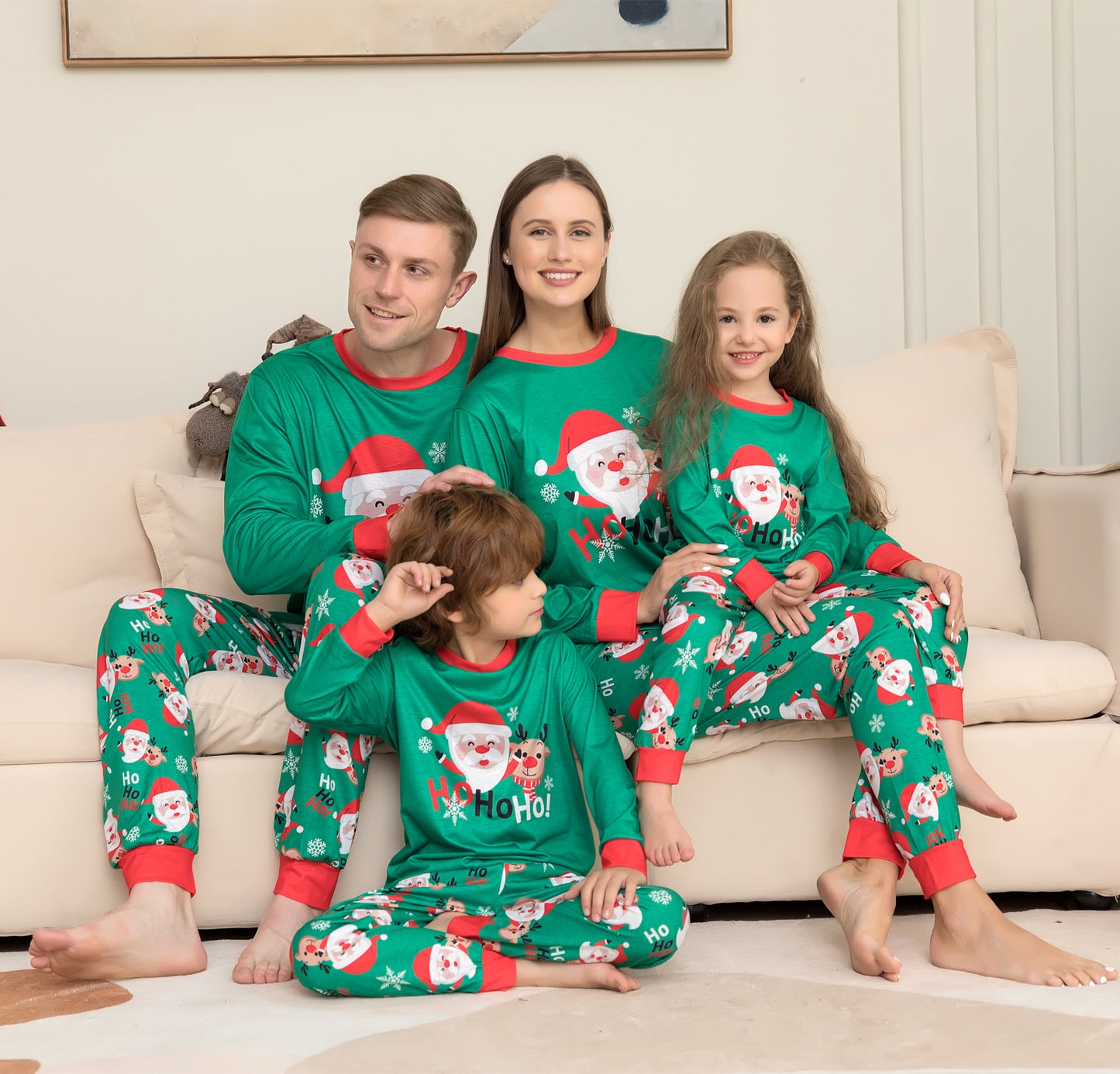 Superbes pyjamas de Noël pour toute la famille: Bébé, enfants, papa, maman et le chien